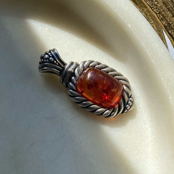 925 Sterling Silver Amber pendant